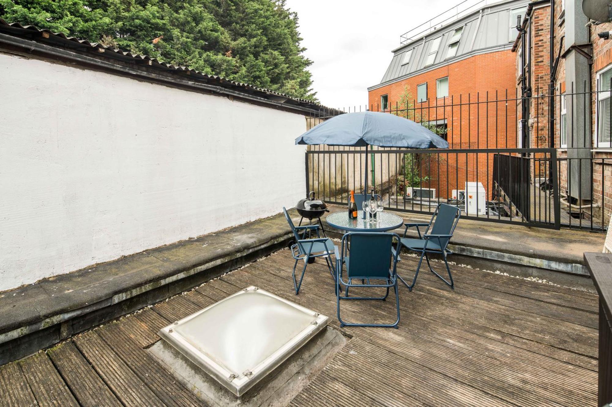 Serviced In Finchley Road Londres
