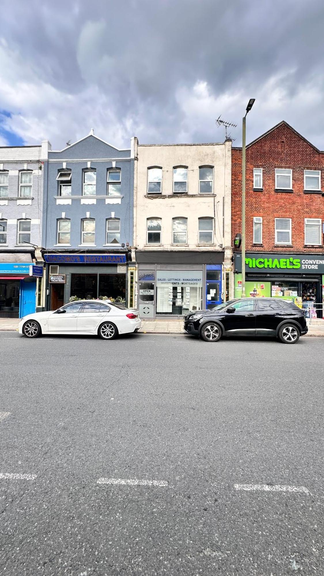 Serviced In Finchley Road Londres